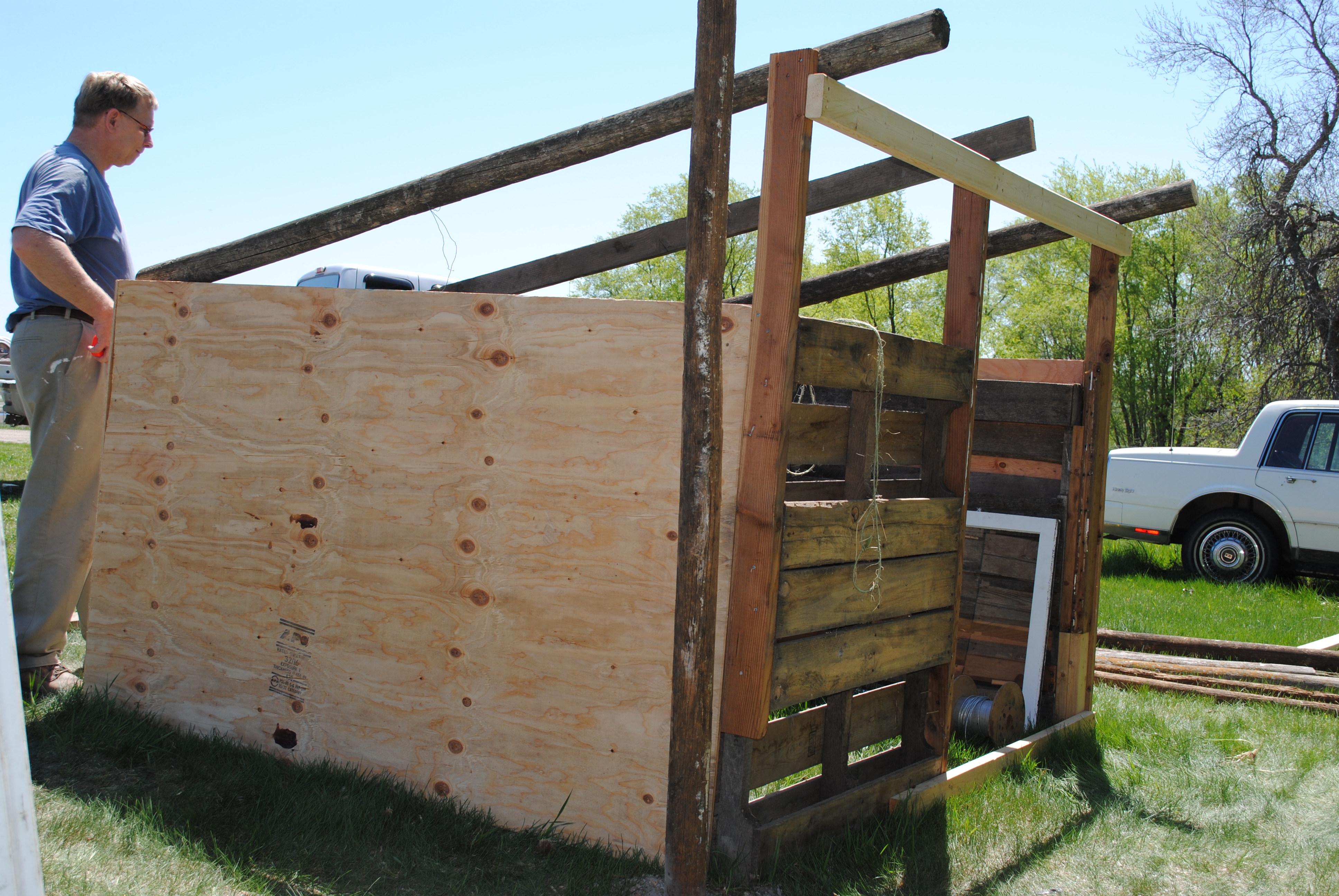 We started this coop out with 4 pallets to frame it out. Then we added tamarack poles for the base of the roof and some 2 x 4s to create more structural support.