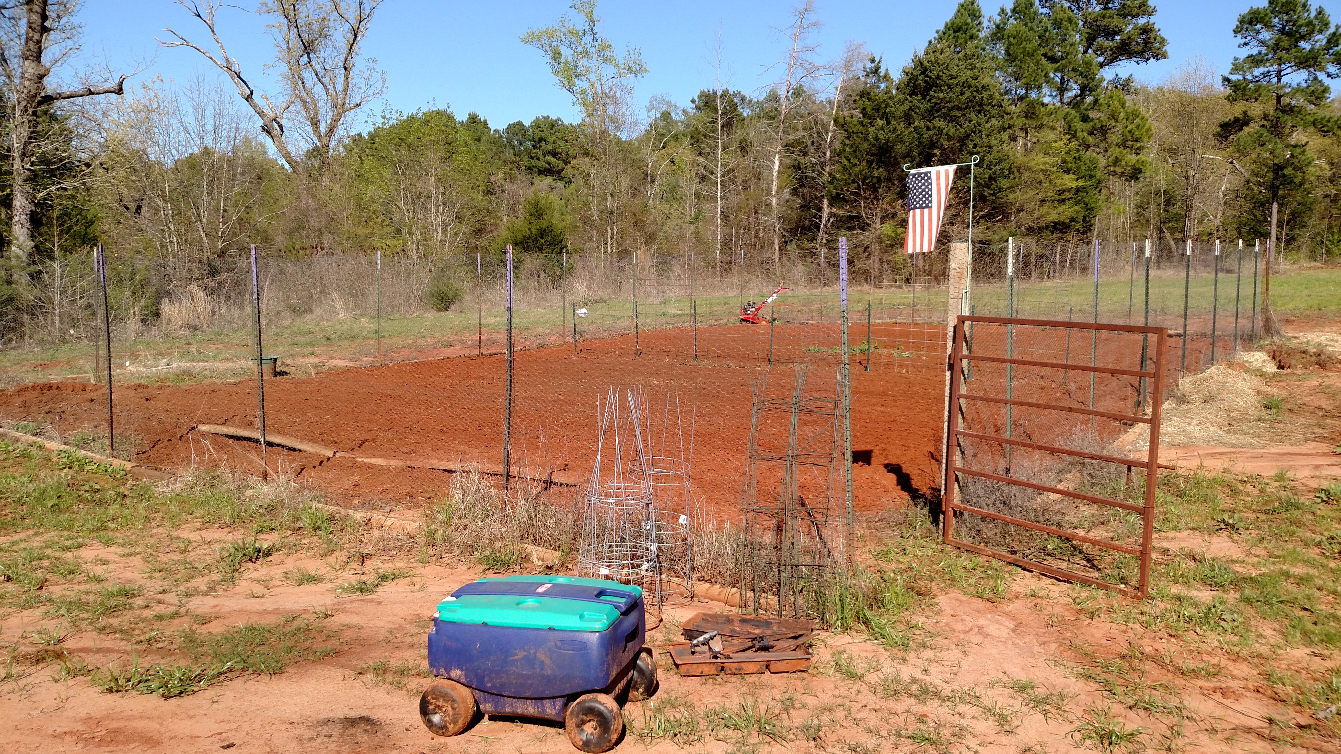Whewee!  That chore is done.  I so enjoy playing in the dirt.