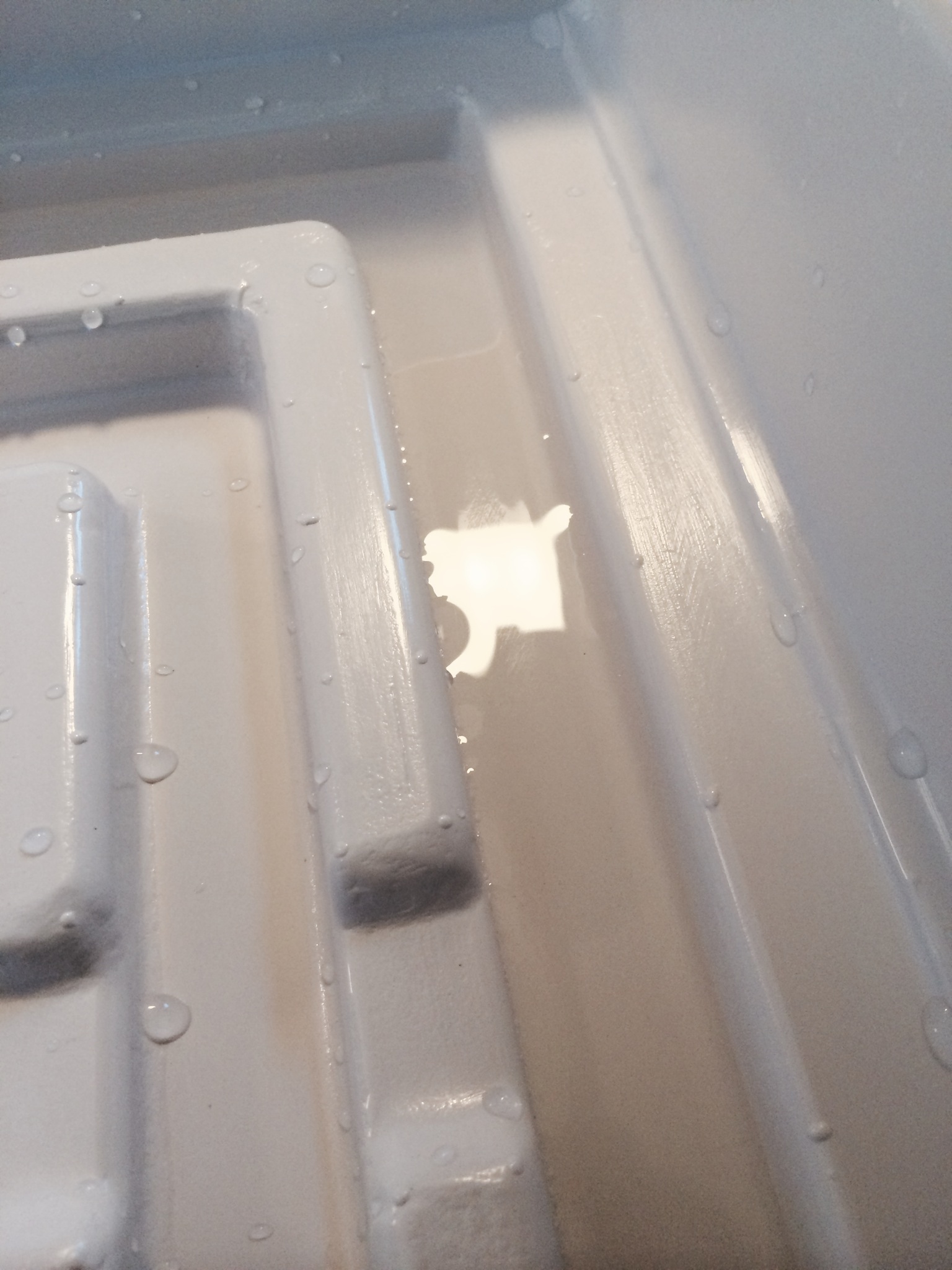 You can see that if you keep adding water it will just spill over into the next inner ring.