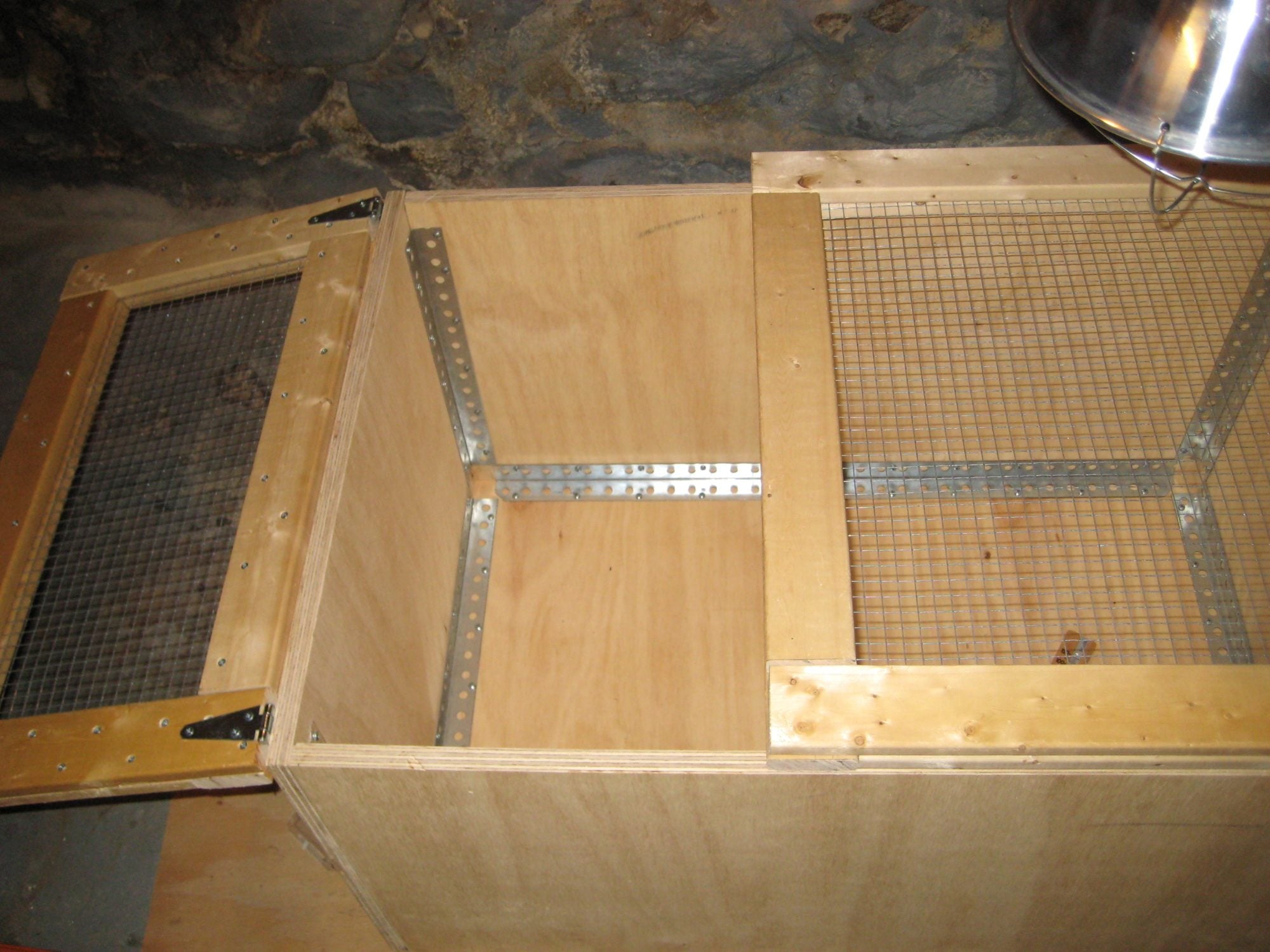 Брудер из холодильника своими руками