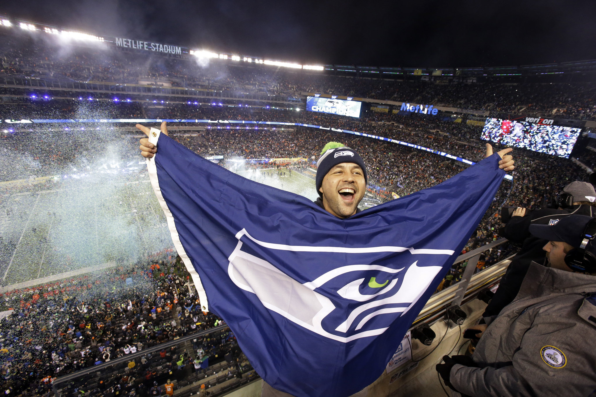super-bowl-football-39746b67af658610.jpg