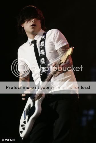 frank_iero_001_111507.jpg