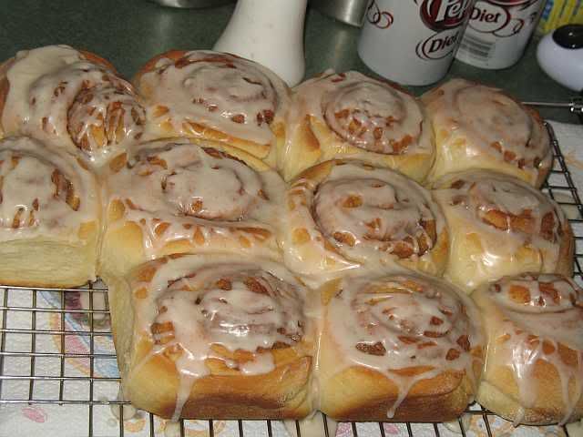 1945CinnamonRolls001.jpg