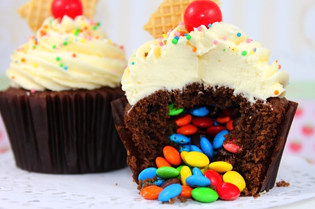 surprise-pinata-cupcakes.jpeg