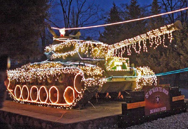 tank-christmas-decoration.1.jpg