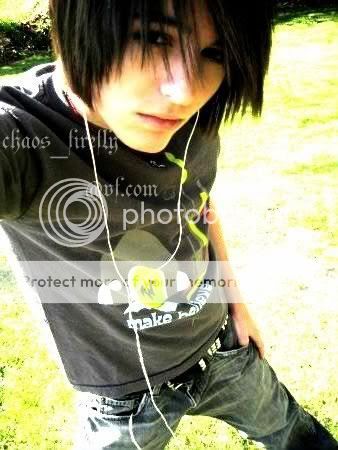 -Emo-Boy-emo-boys-6911507-338-450.jpg