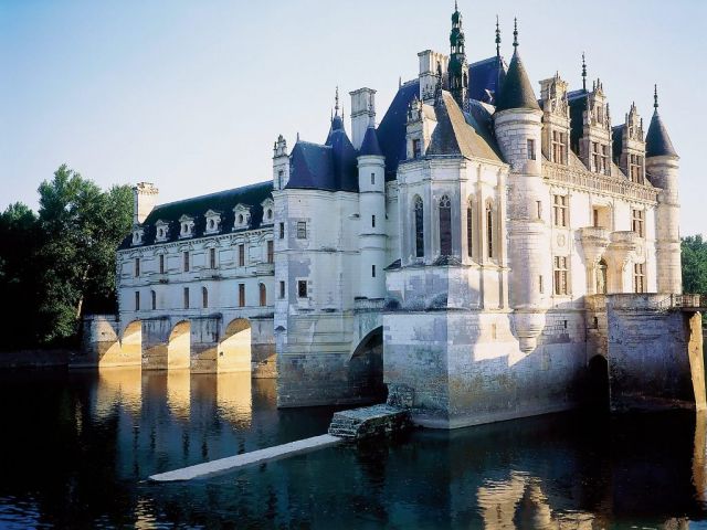 Chenonceau-Castle-in-France_General-view_4734.jpg