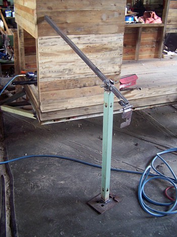 100_1687_tpost_puller.jpg