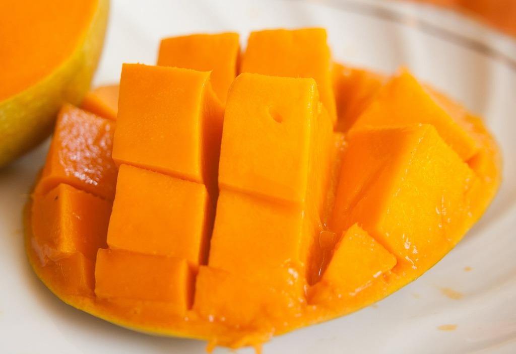 A cut up mango on a white plate. Mango fruit sliced. - PICRYL - Public  Domain Media Search Engine Public Domain Image