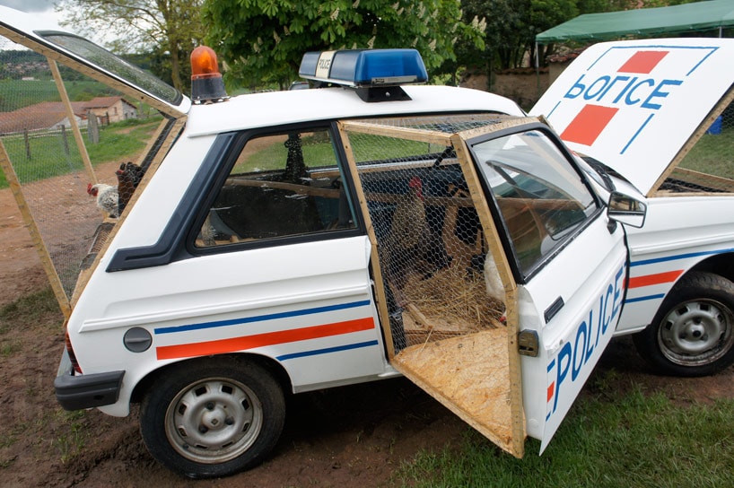 police-car-becomes-chicken-coop-french-art-video-photo-gallery-70328_1.jpg