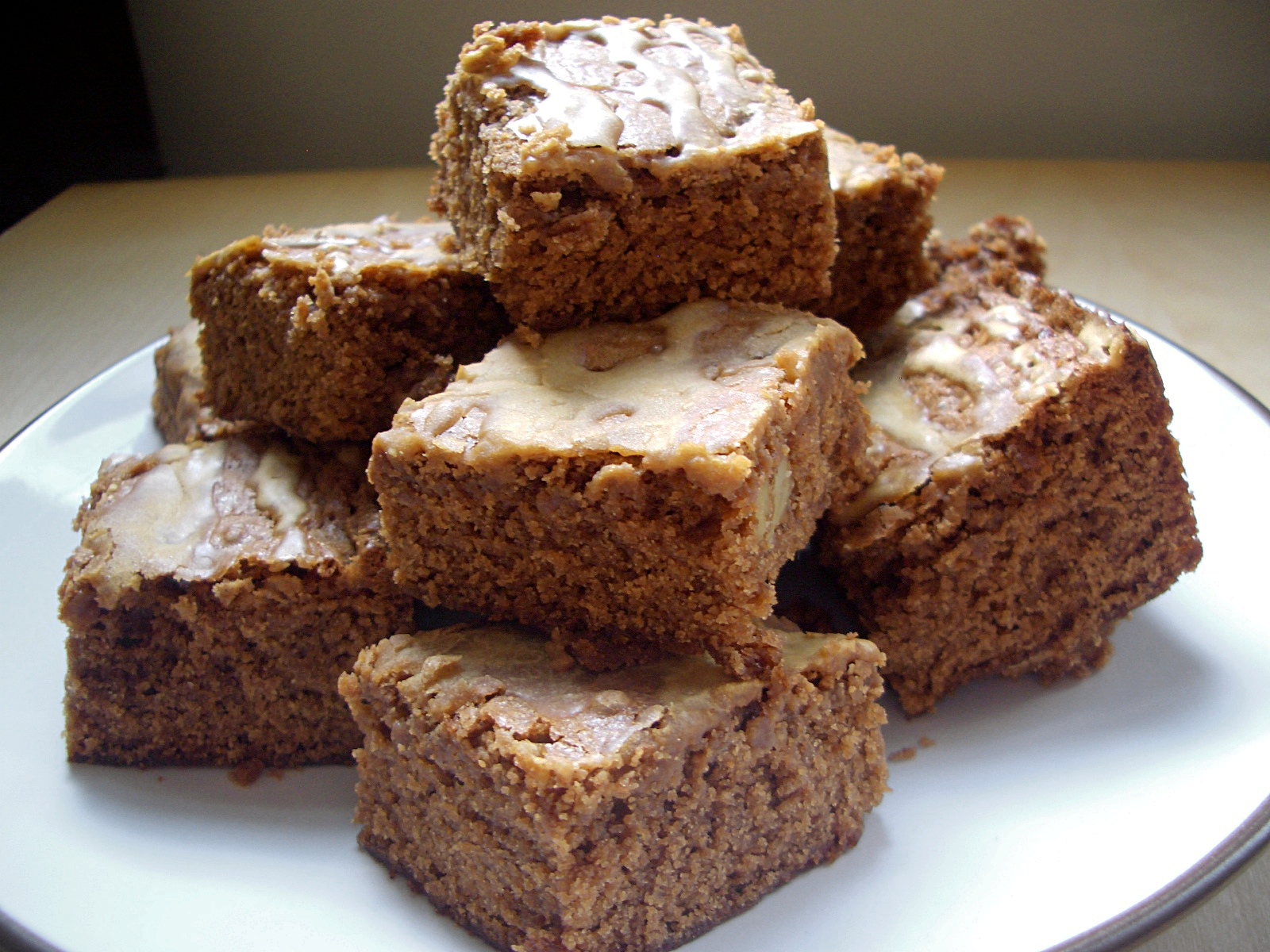 Brownies_stacked_on_a_plate.jpg