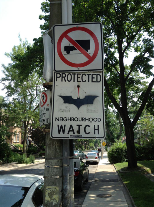 batman-neighborhood-watch-sign.jpg
