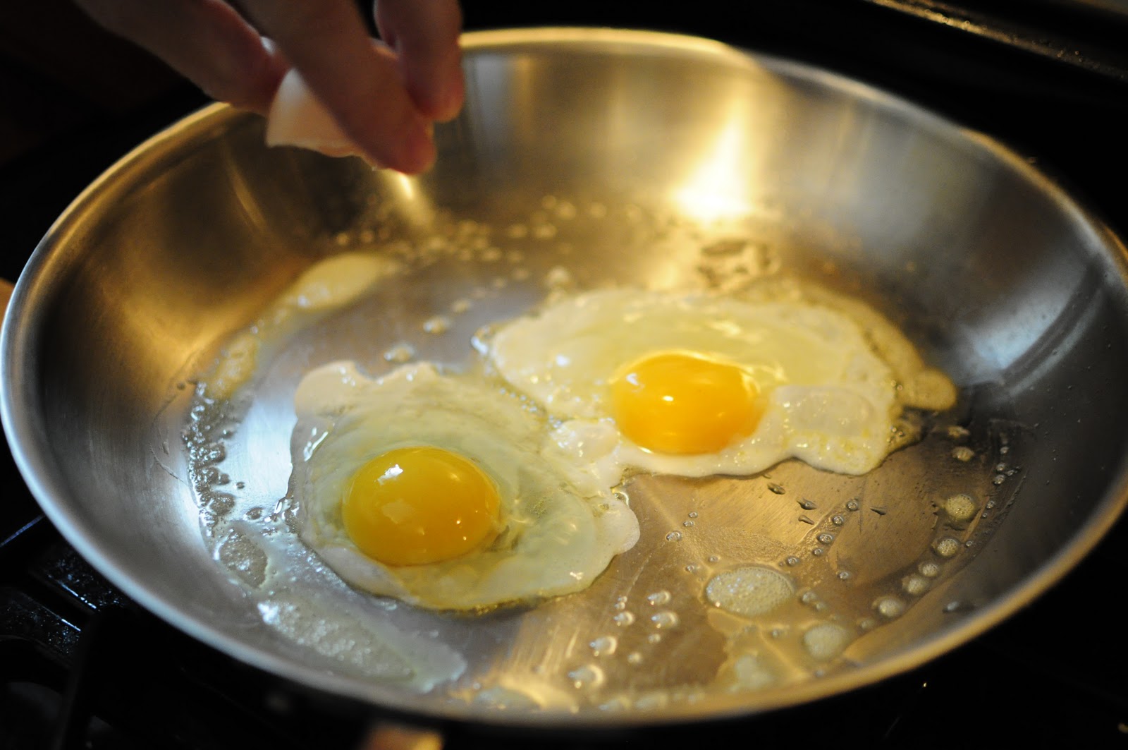 two+frying+eggs.JPG