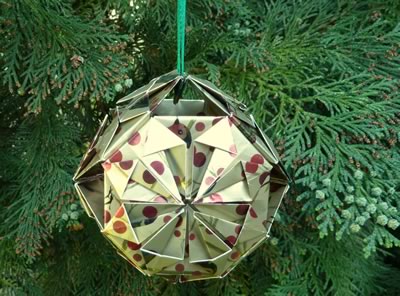 origami-christmas-ornaments-on-tree.jpg