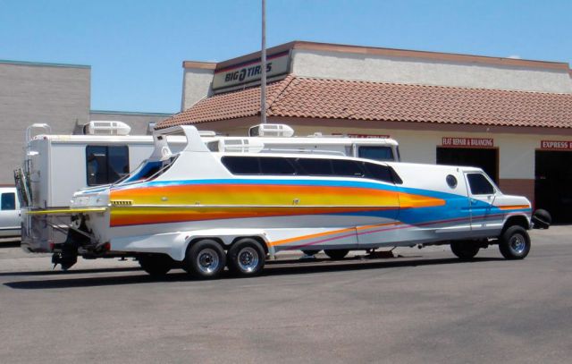 joke-funny-photo-Is-it-a-boat-or-car-.jpg