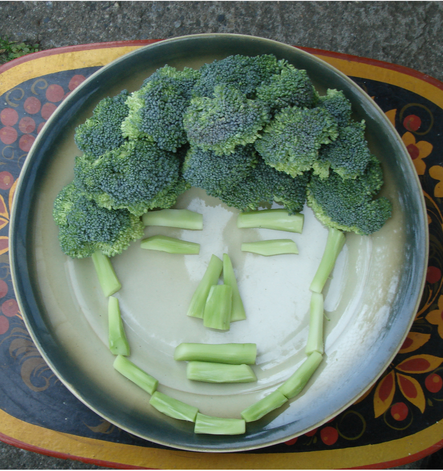 broccoli_face_by_weirda208-d52rpxf.png