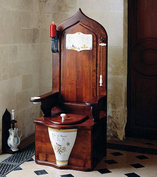 dagobert-toilet-throne-2.jpg