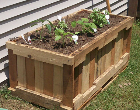 recycled-pallet_furniture_planter.jpg