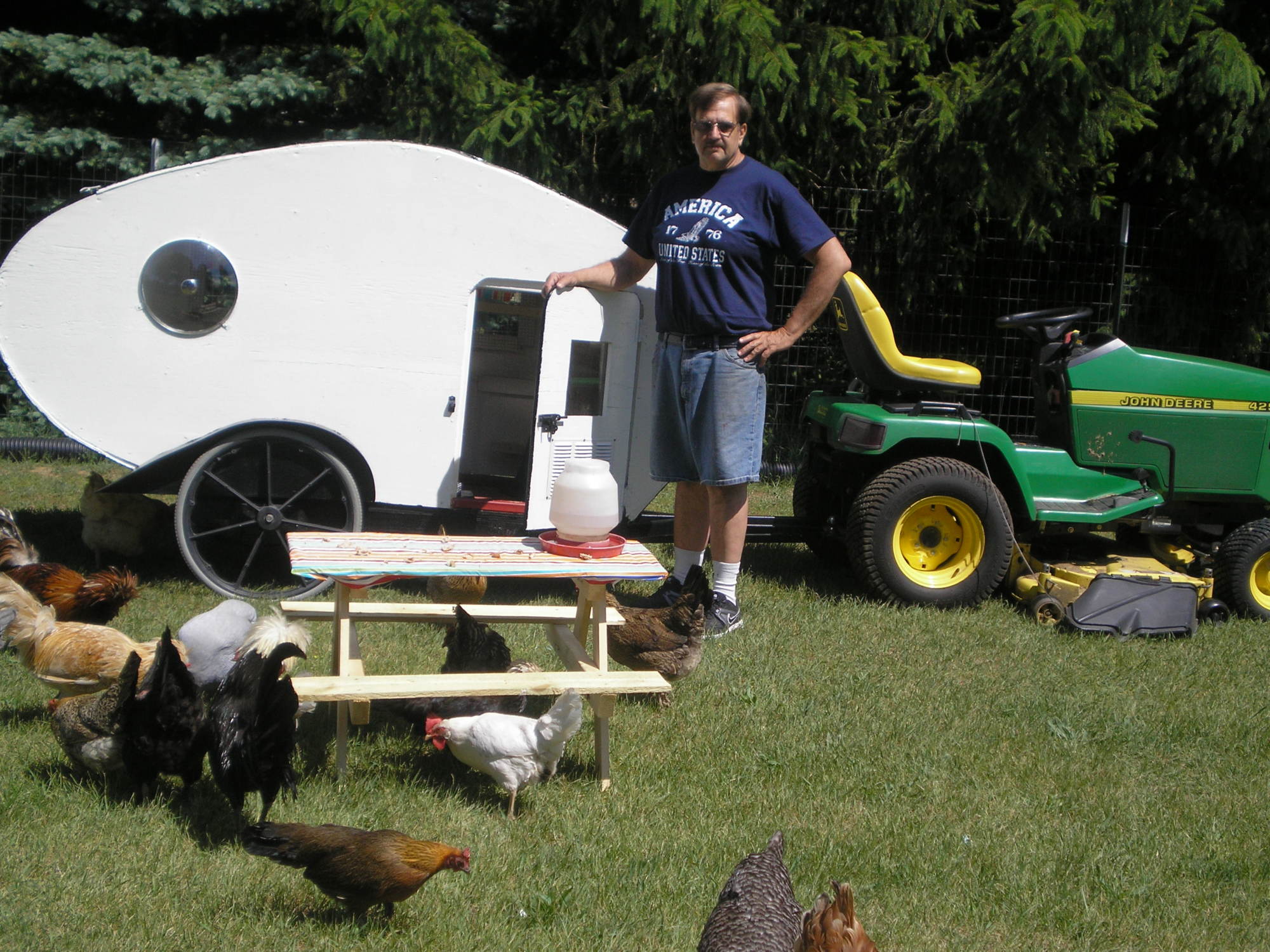 900x900px-LL-065a007c_chickencamper047.jpeg