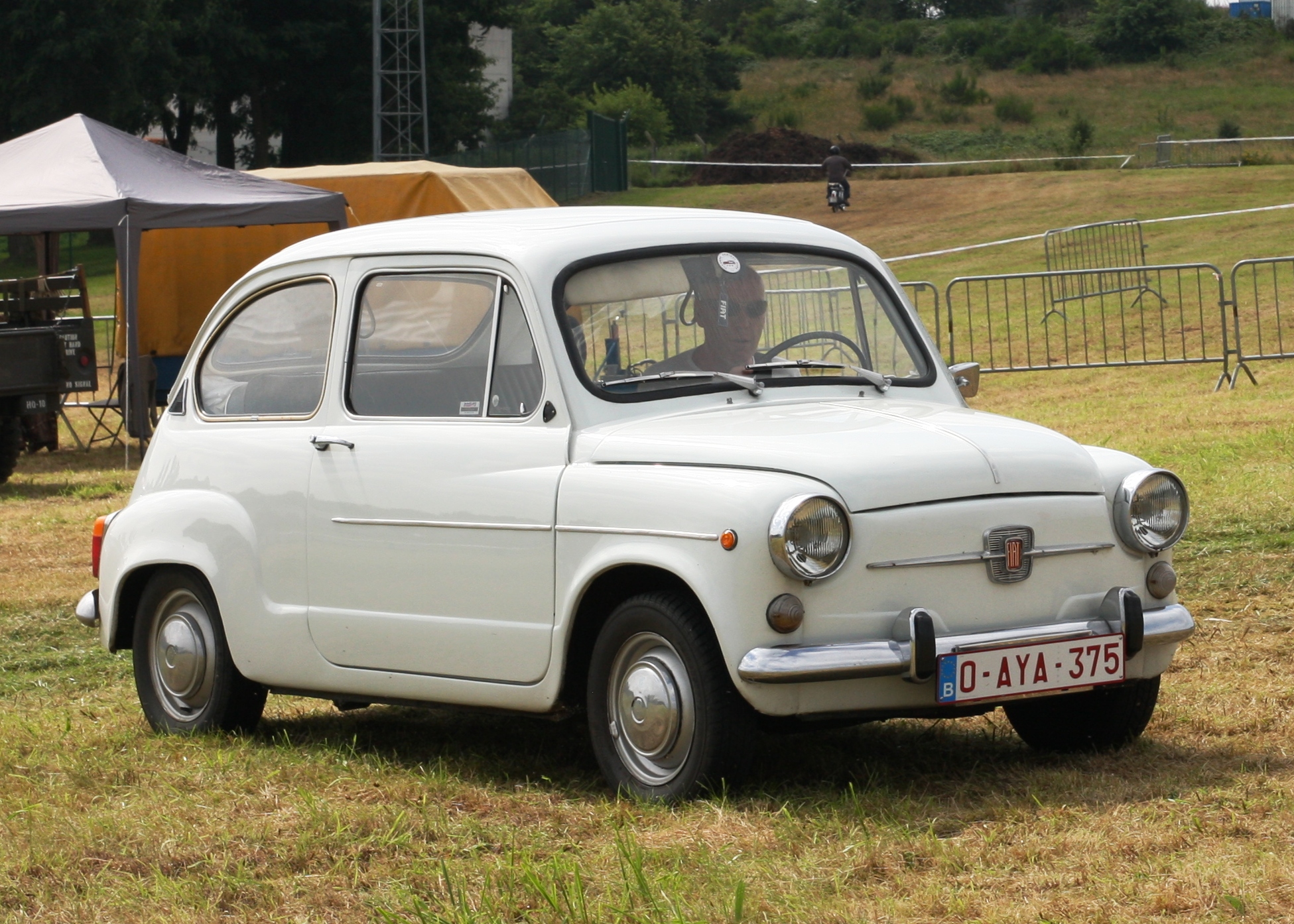 Fiat_600_at_Schaffen-Diest.jpg