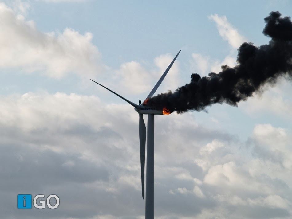 Two+engineers+died+when+the+windmill+they+were+working+on+caught+fire.+This+might+be+the+last+picture+taken+of+them+alive.jpg