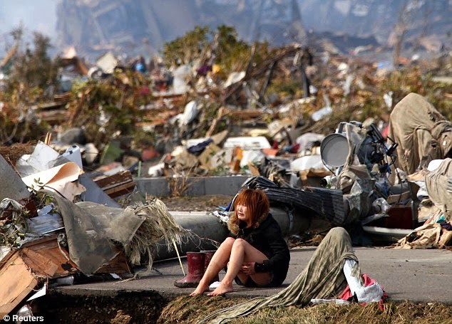 Girl+devastated+after+the+tsunami+that+hit+Japan+in+2011.jpg