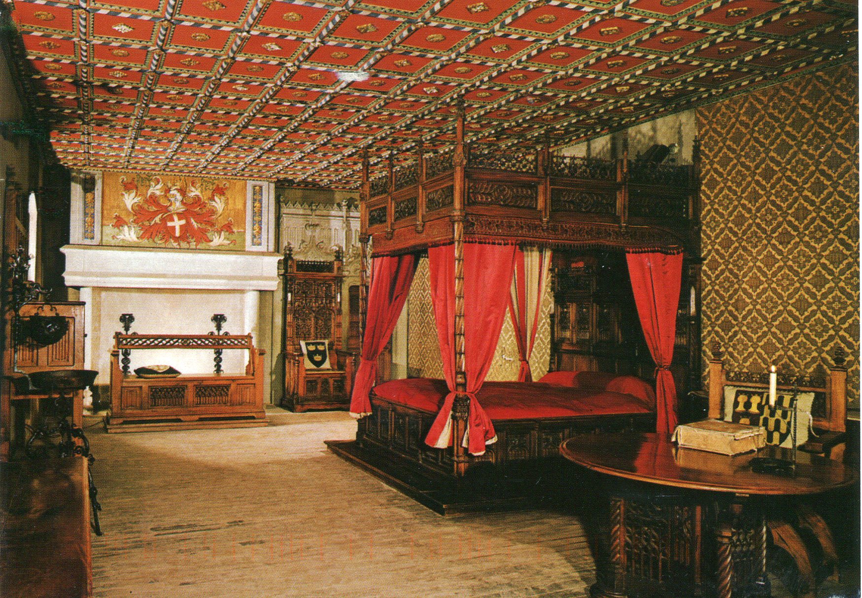 italy-torino-castle-bedroom.jpg