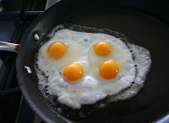 first_2eggs_pan.jpg